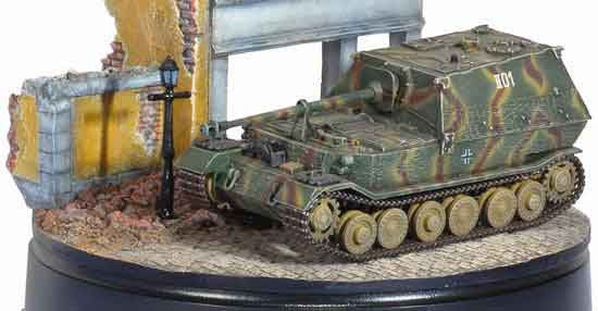 Dragon Models 1/ 72nd Scale Armor Ferdinand w/Zimmerit, s.Pz.Jg.Abt.654, Eastern Front w/Diorama Building #60347