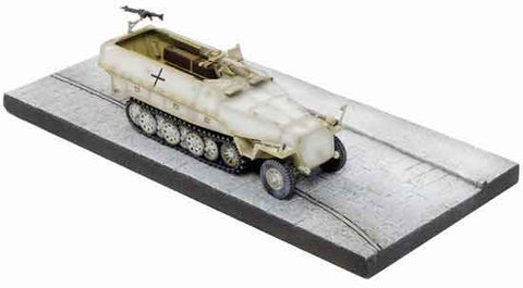 Dragon Models 1/ 72nd Scale Armor  Sd.Kfz.251/10 Ausf.D, Unidentified Unit, Eastern Front 1943 w/Diorama Base #60384