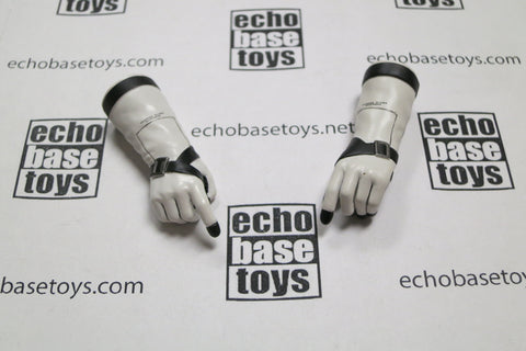 HOT TOYS 1/6th Loose Gloved Hand Set (Pair, Pistol Grip, The Boss) #HTL9-Z001