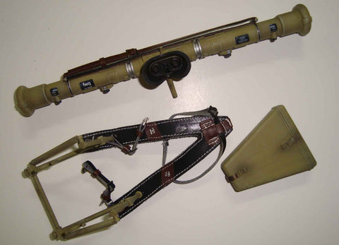Dragon Models Loose 1/6th Scale WWII German Em.R 1m Artillery Rangefinder w/Chest Harness & Backpack (Tan) #DRL1-A601