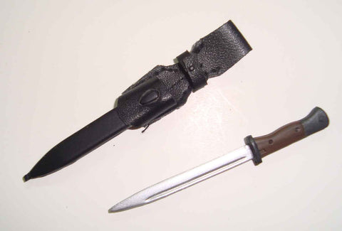 Dragon Models Loose 1/6th Scale WWII German Bayonet (wood grip) w/leather frog (Black) #DRL1-X117