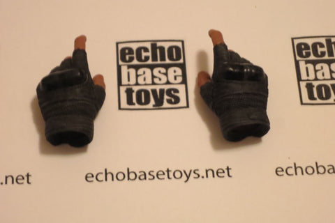 HOT TOYS 1/6th Loose Gloved Hand Set - Pistol Grip (Pair,Roadblock) #HTL9-Z005